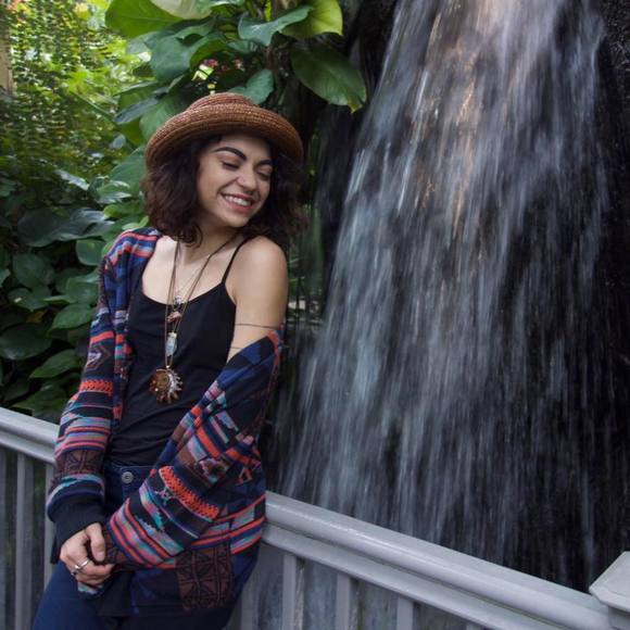 Meet your Posher, Amel - Picture 1 of 1